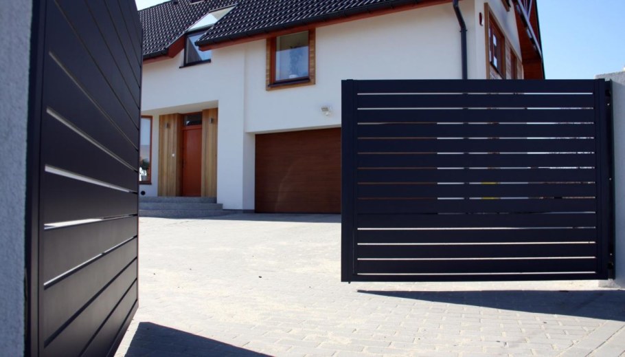 Распашные гаражные ворота Алютех