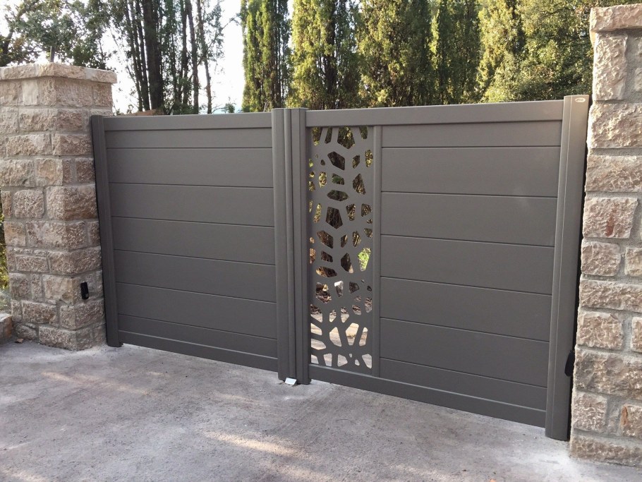 Стильные металлические ворота