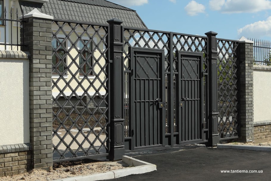 Кованые ворота с калиткой