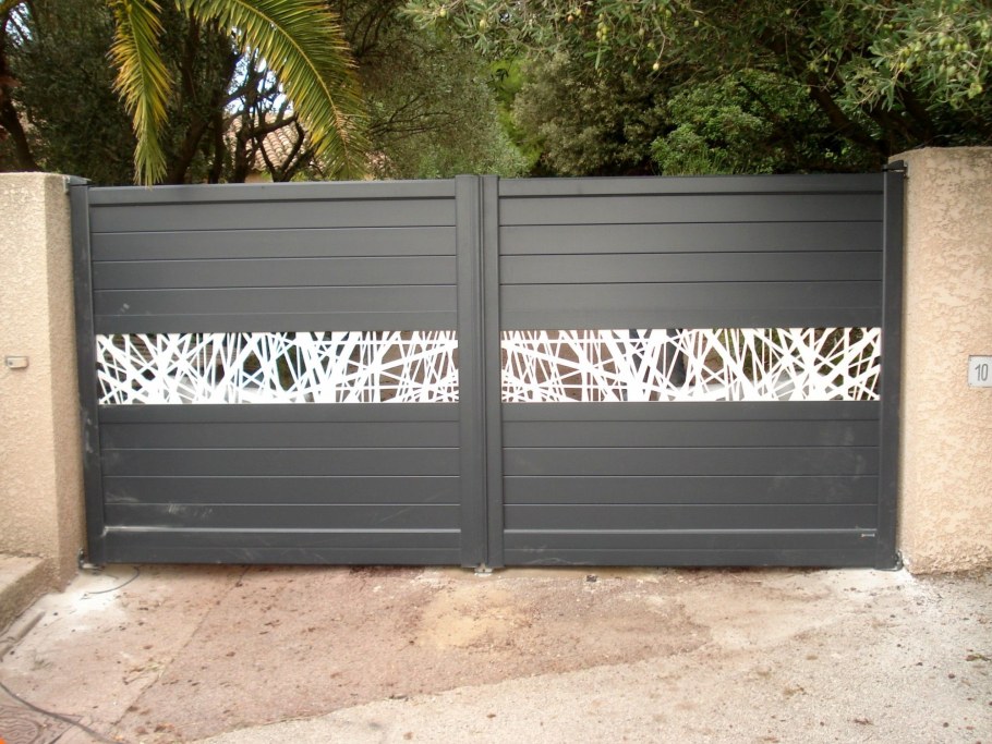 Железные ворота в современном стиле