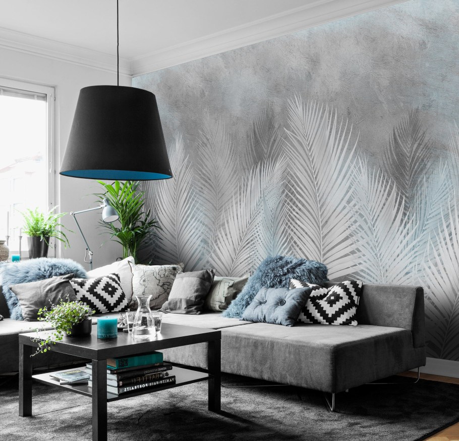 Пальмовые листья в интерьере гостиной
