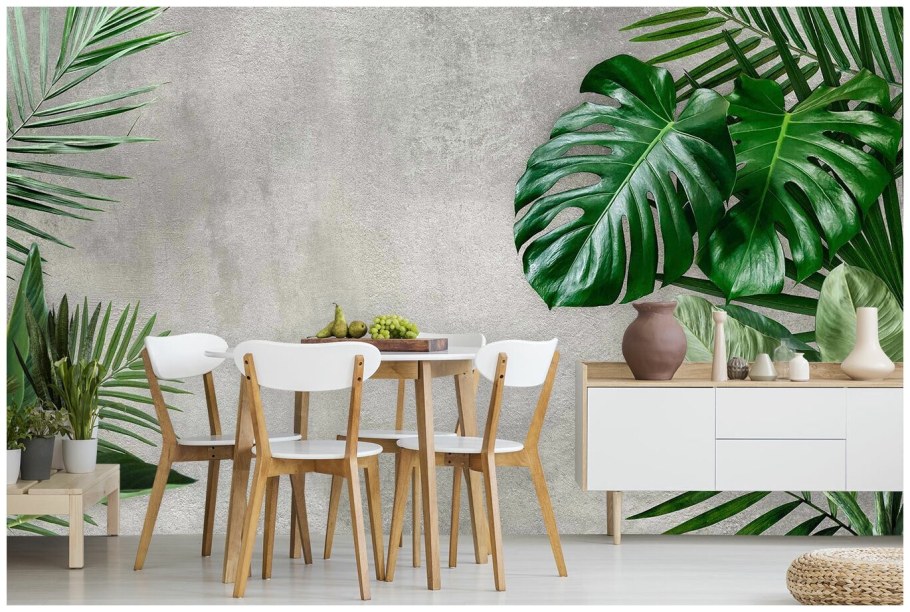 Обои с пальмовыми листьями в интерьере гостиной