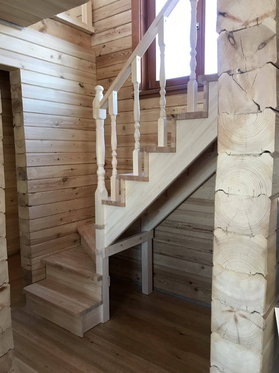 Лестница поворотная деревянная