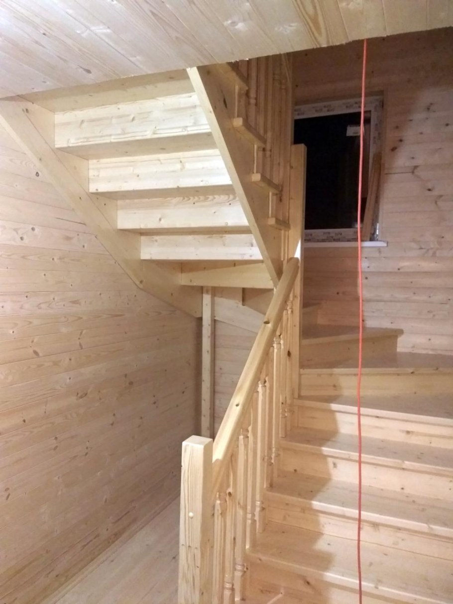 Лестница с забежными ступенями на 180 на второй этаж