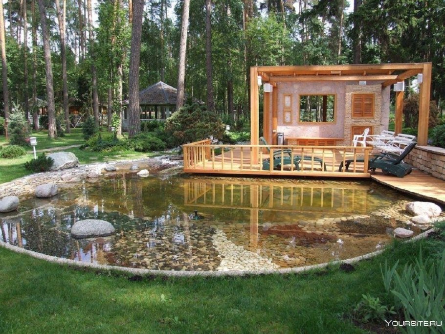 Сад с прудом и беседкой