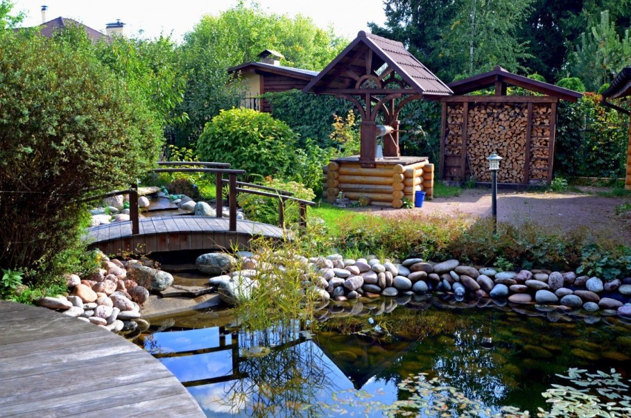 Пруд в саду