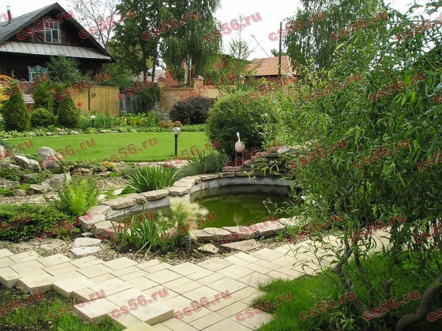 Дача с прудом на участке