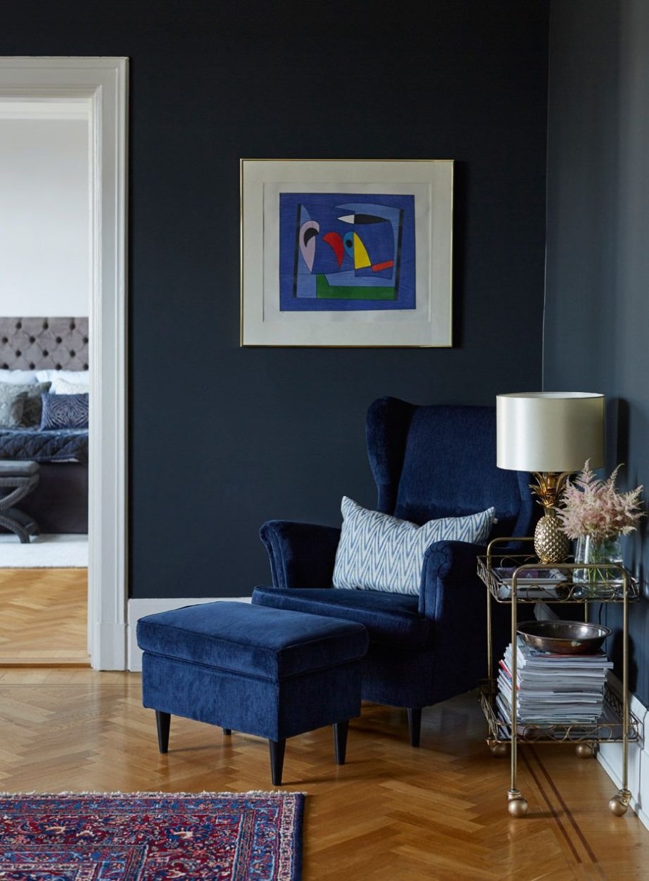 Темно синий интерьер