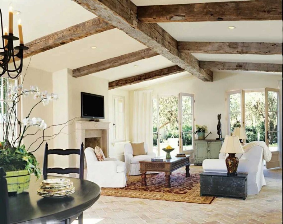 Деревянные балки в интерьере