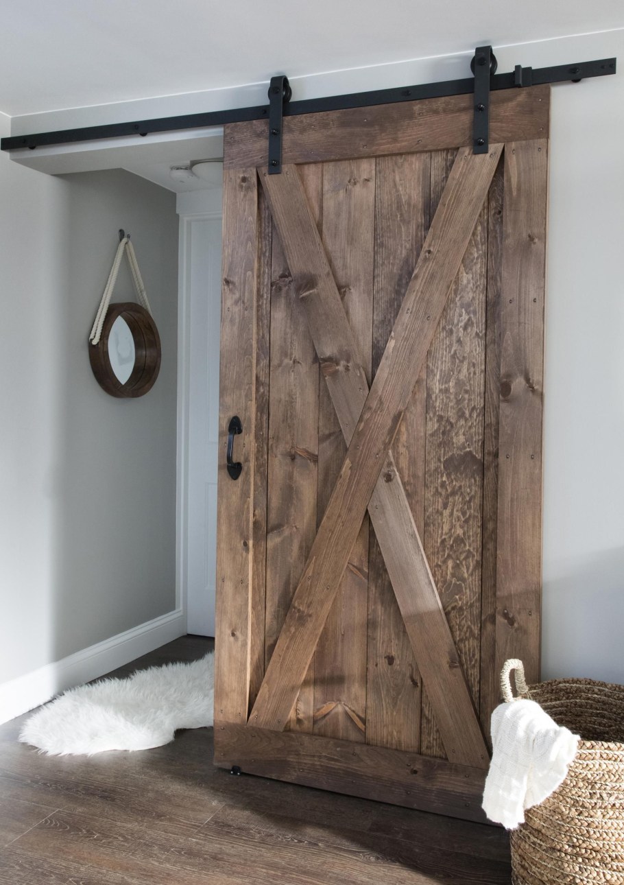 Дверь из амбарной доски