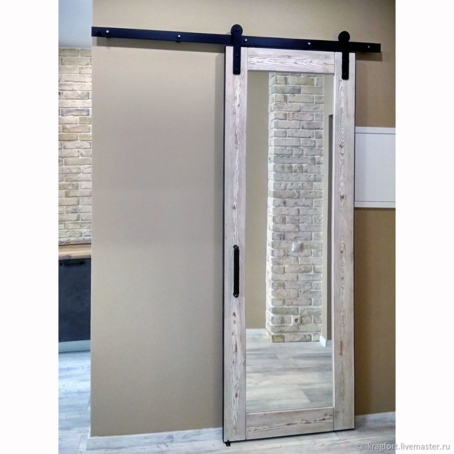 Амбарная дверь с зеркалом