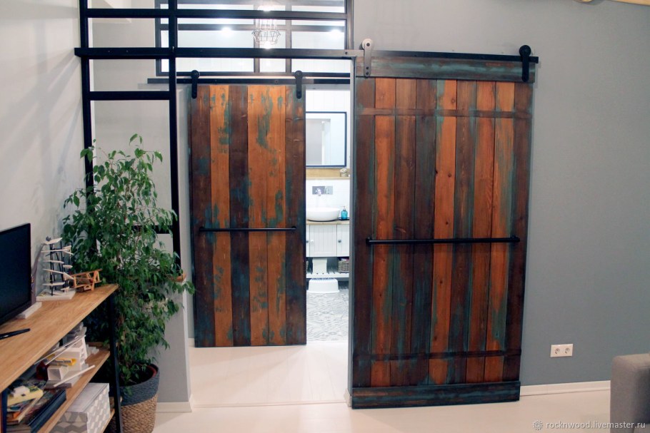 Амбарные раздвижные двери в стиле лофт