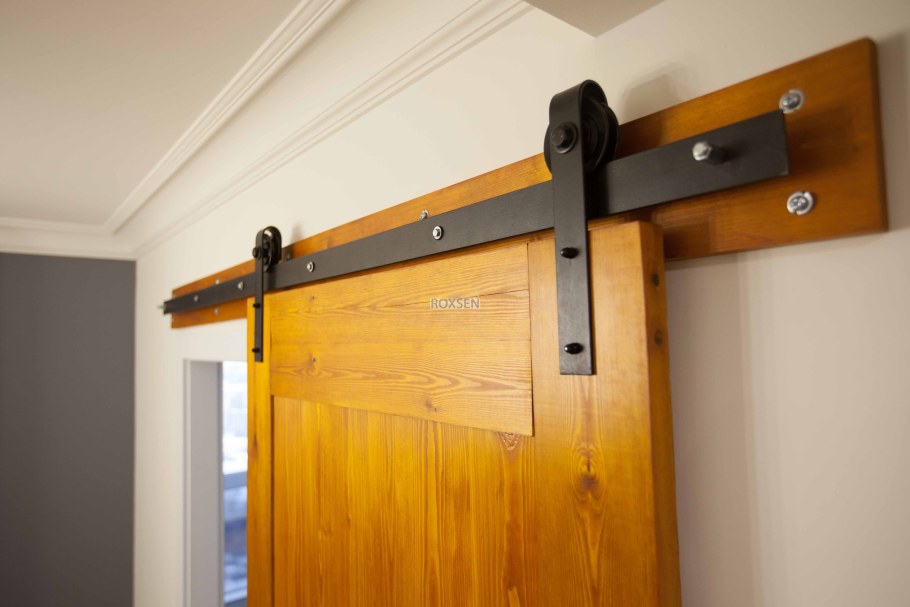 Амбарная система раздвижных дверей