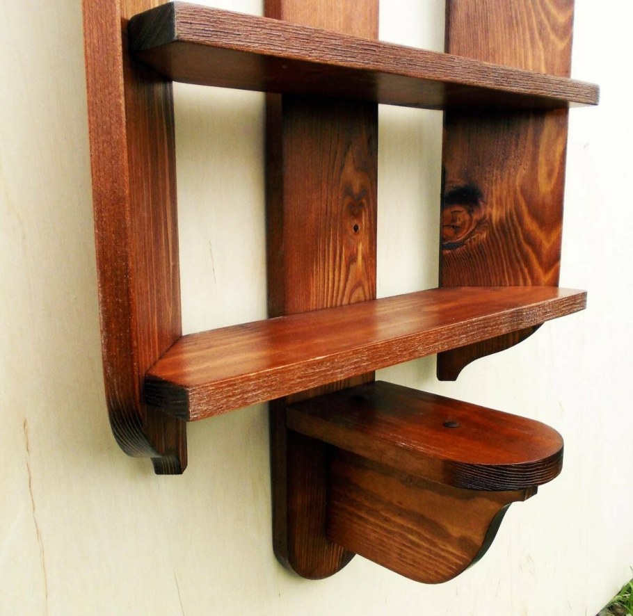 Необычные деревянные полки