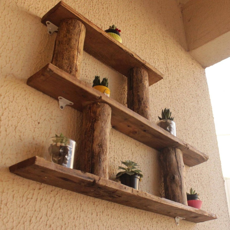 Деревянные полки на стену