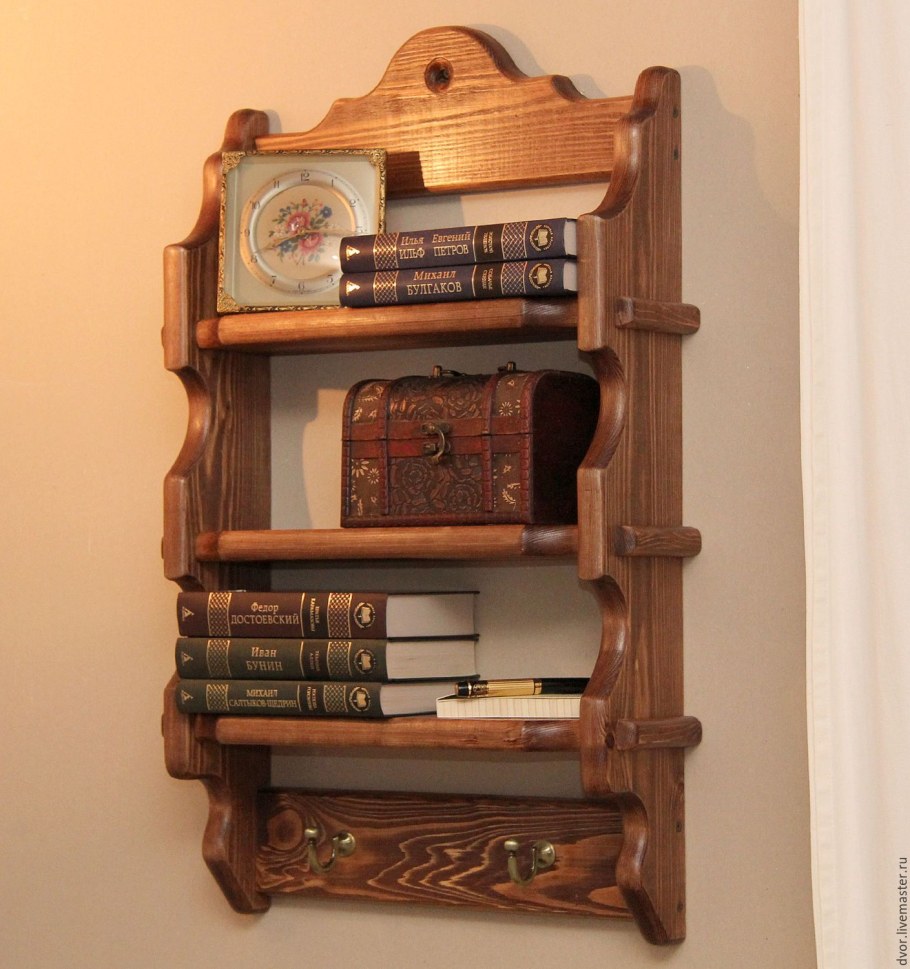 Старинные полки из дерева