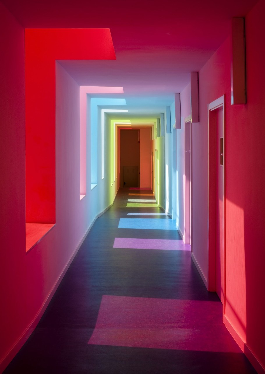 Неоновый коридор