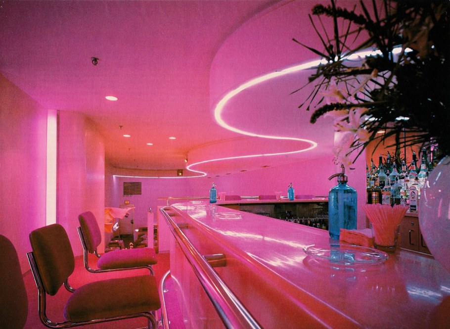 Розовый неон в интерьере