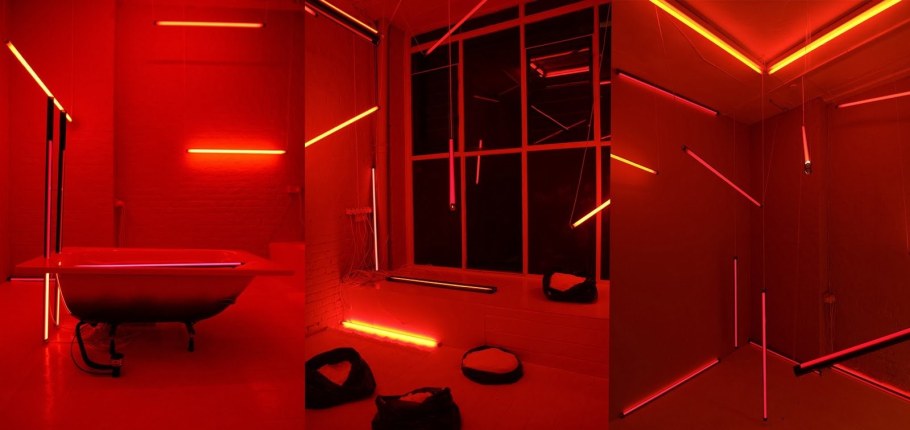 Ванная с красной подсветкой