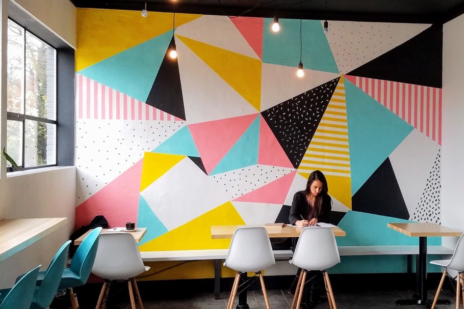 Геометрические фигуры на стене