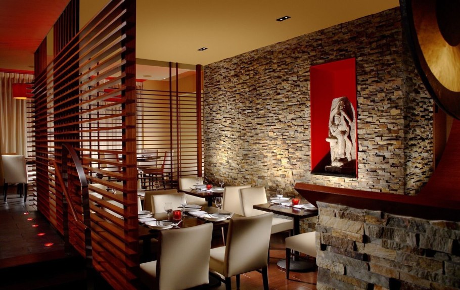 Камень в интерьере ресторана