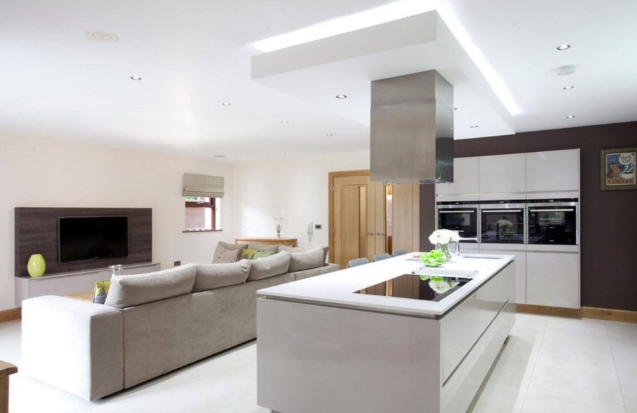 Планировка большой кухни-гостиной