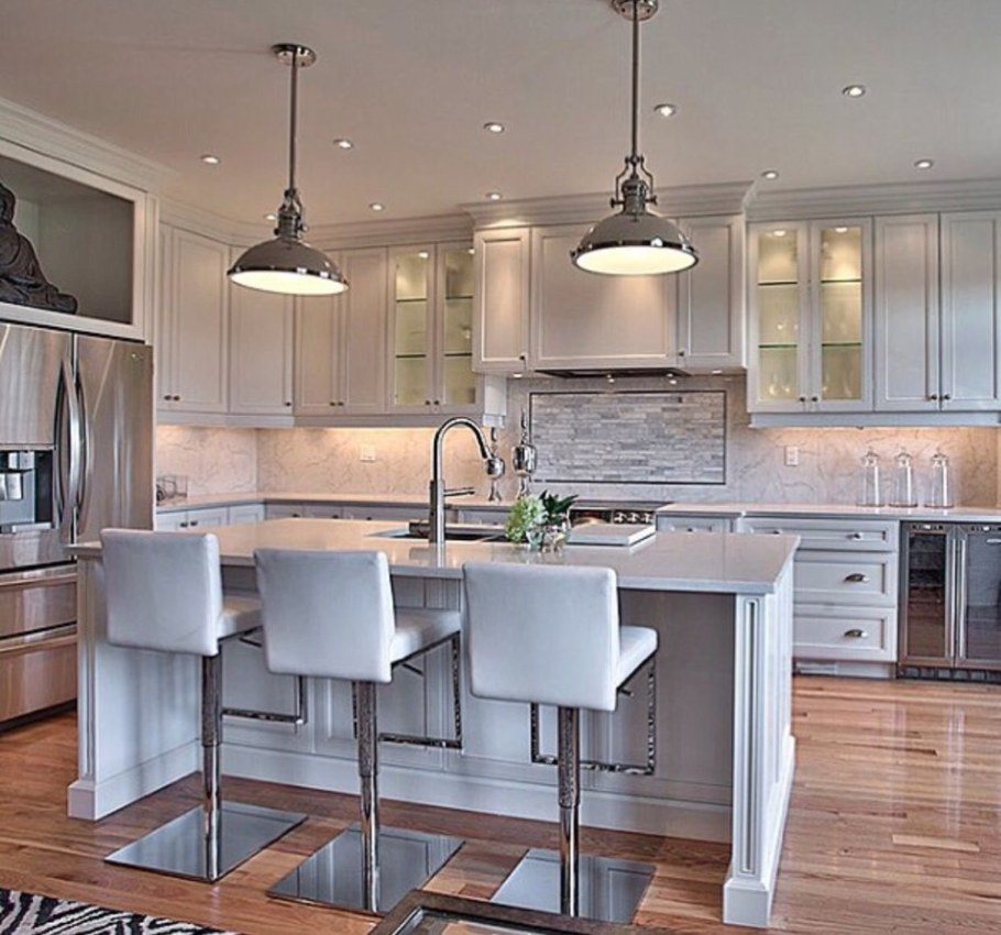 Кухни с островком в современном стиле