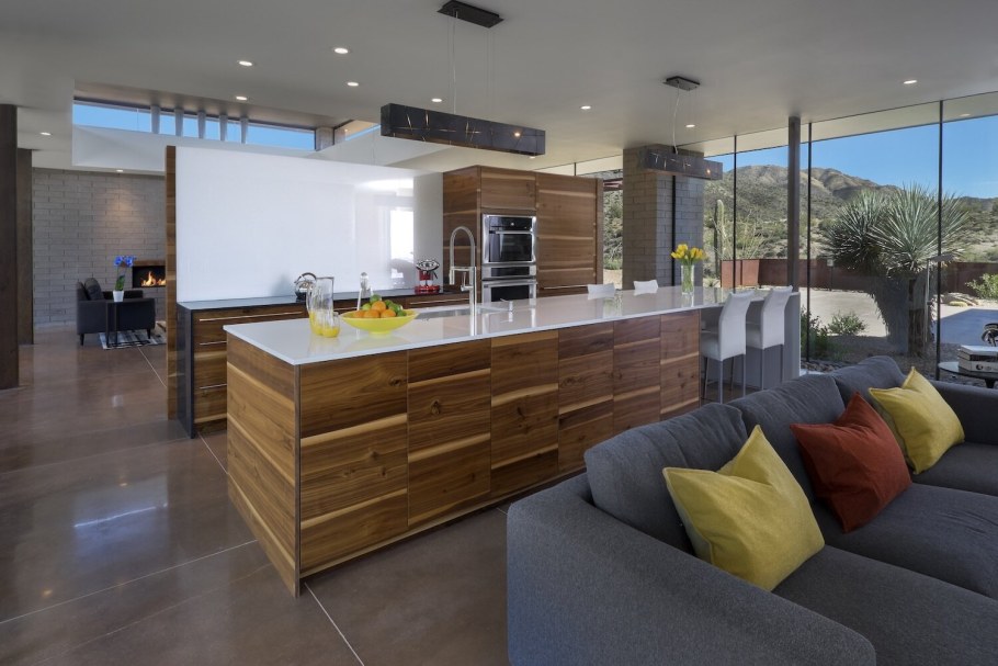 Кухня гостиная с островом