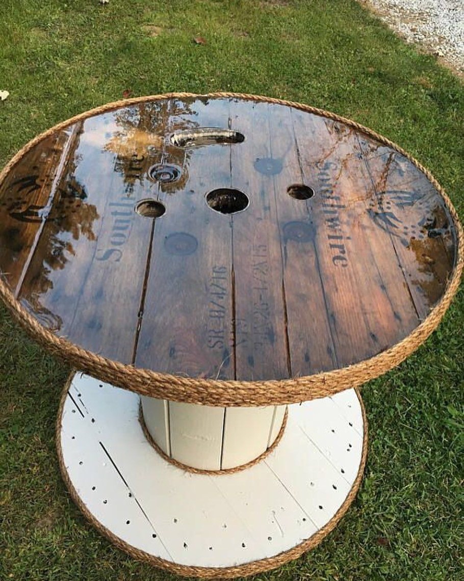 Стол для дачи из катушки для кабеля