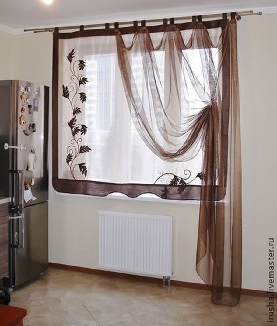 Короткие занавески на окна в гостиную