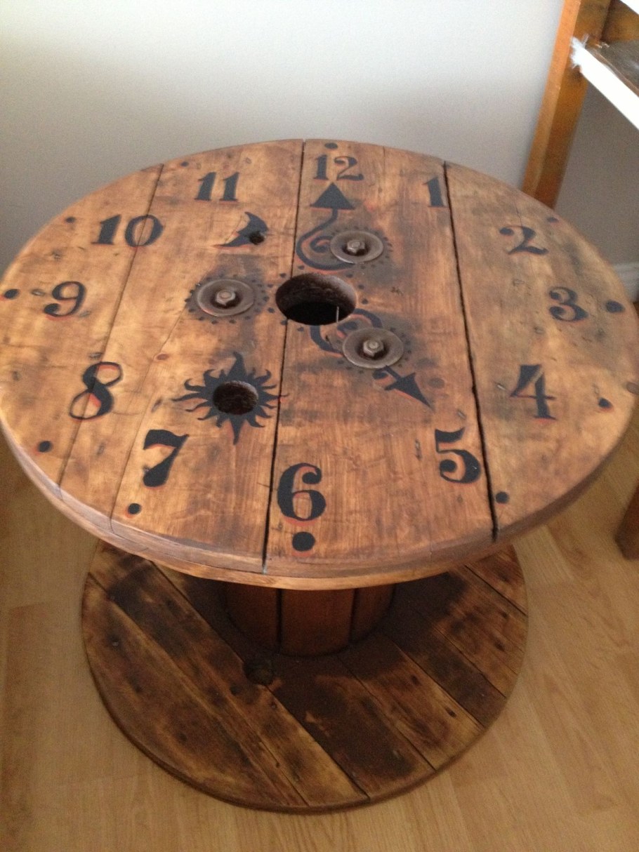Стол из катушки