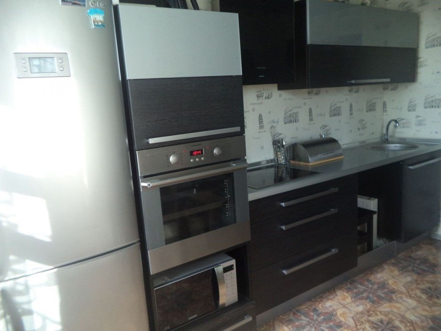 Прямая кухня со встроенной техникой 3 метра