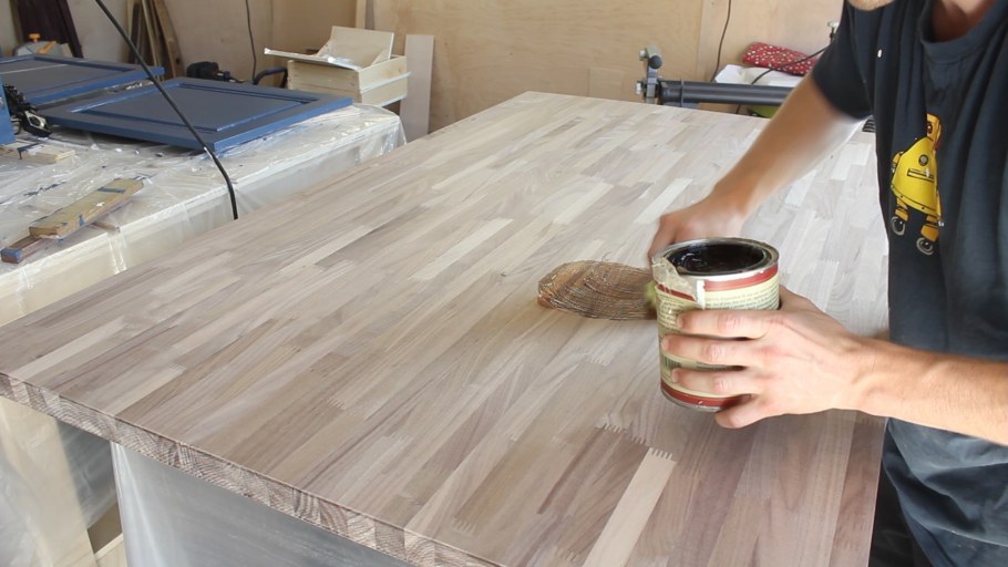 Красим столешницу из дерева