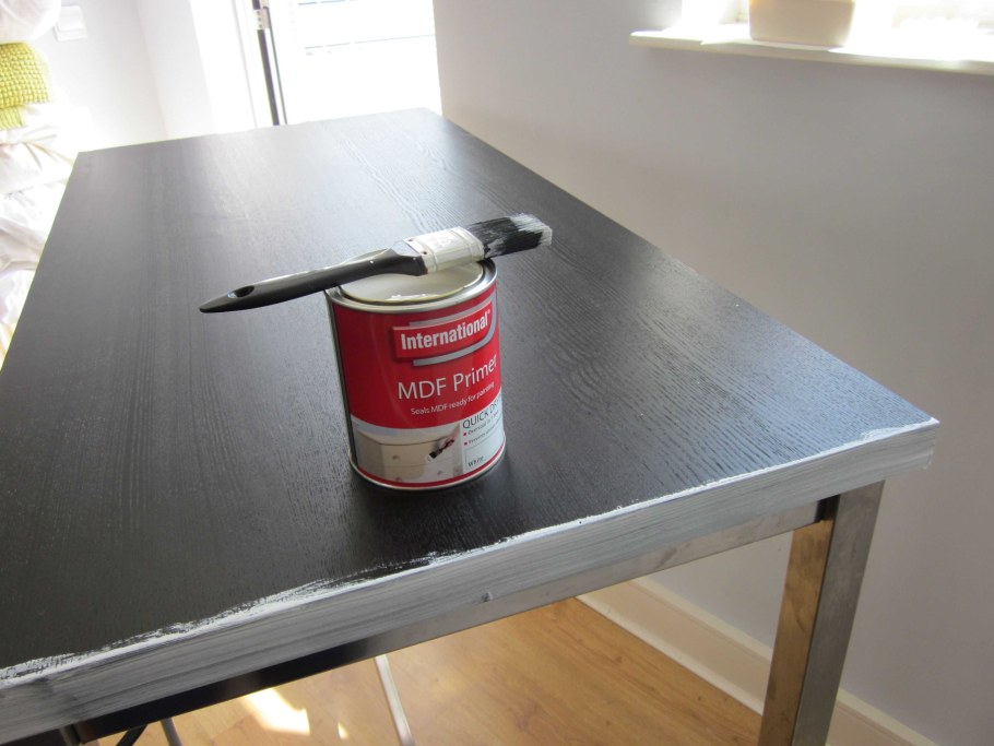 Краски на столе