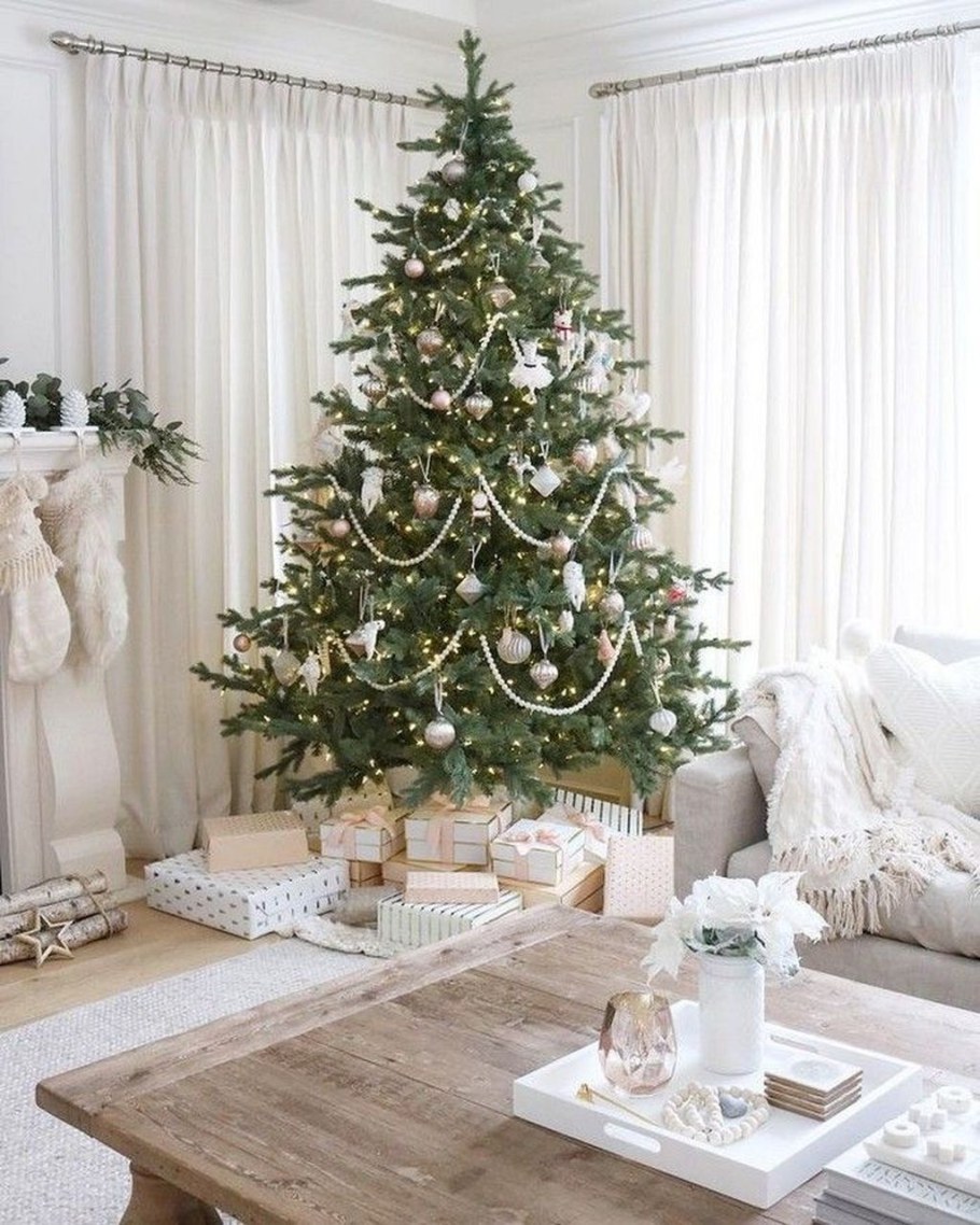 Украшение основания елки