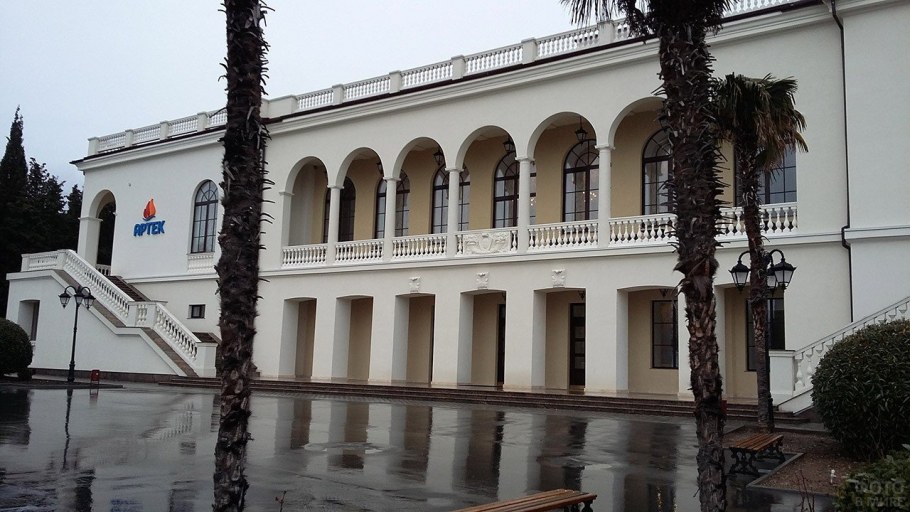 Лагерь Лазурный Артек белая дача