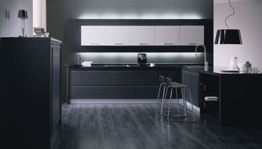 Черная матовая кухня