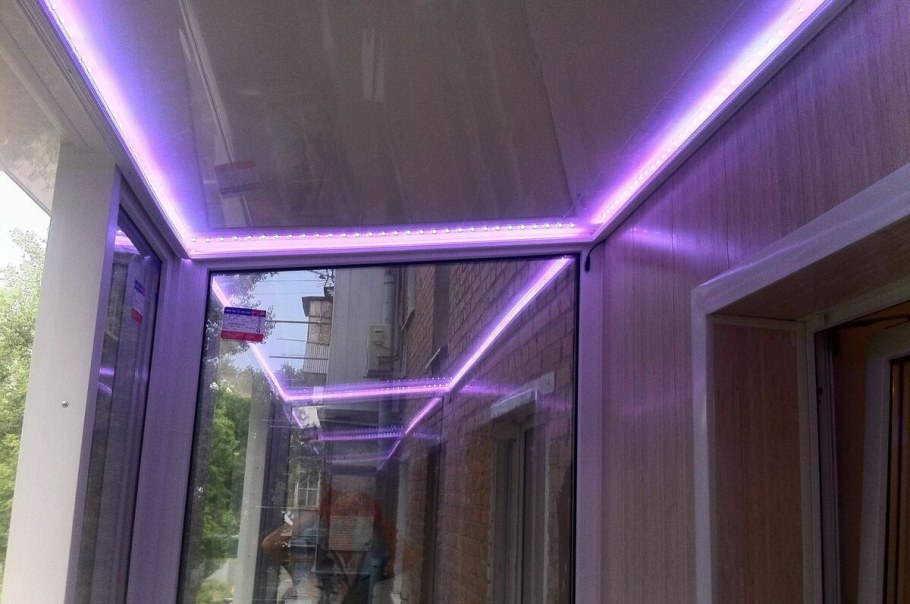 Светодиодная подсветка на балконе