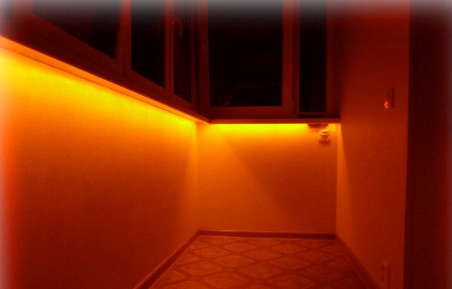 Диодная лента на балконе