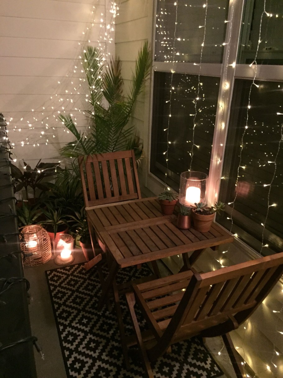 Украшение балкона гирляндами