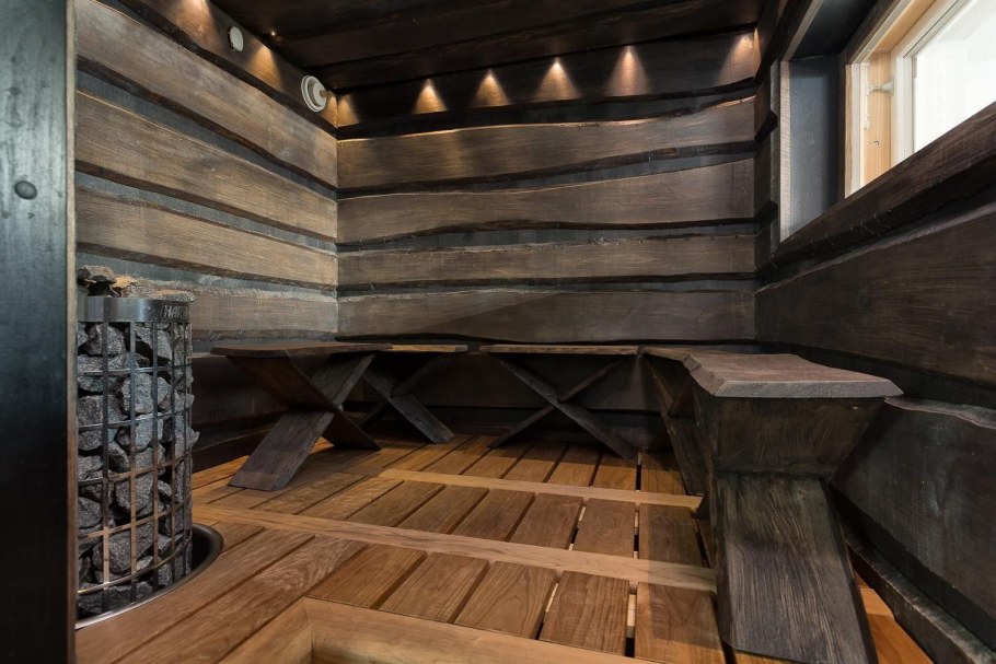 Баня обшитая горбылем внутри