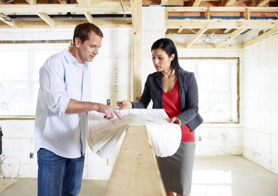 Дизайнер интерьера и заказчик