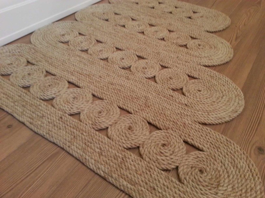 Вязаные коврики из джута