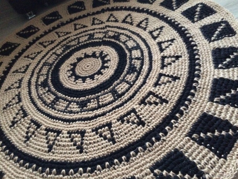 Вязаные коврики из джута