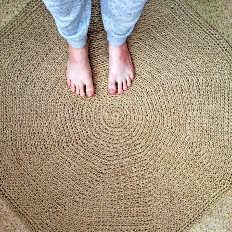 Коврик из джута для ванной