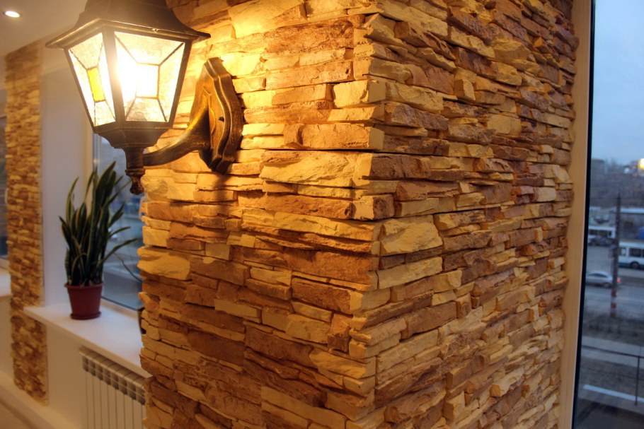 Отделка искусственным камнем