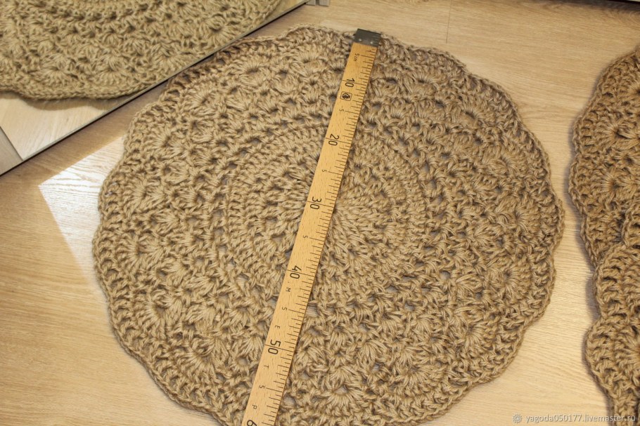 Вязаные коврики из джута