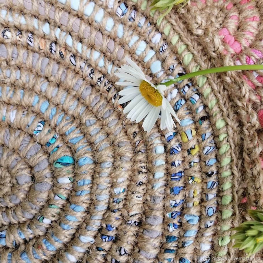 Вязаные коврики из джута