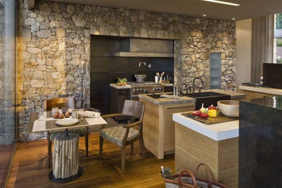 Отделка кухни декоративным камнем