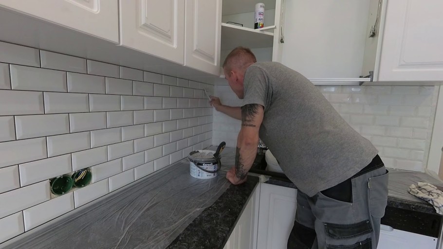 Укладка фартука из плитки